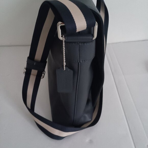 Coach Navy Blue Pebbled Charles Leather Messenger Bag F54792 Excellent Condition - Picture 12 of 15